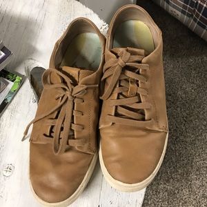 Olukai size 9 1/2 leather sneakers